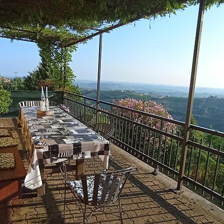 Casa Vacanza Il Colle Del Vento Calosso ภายนอก รูปภาพ