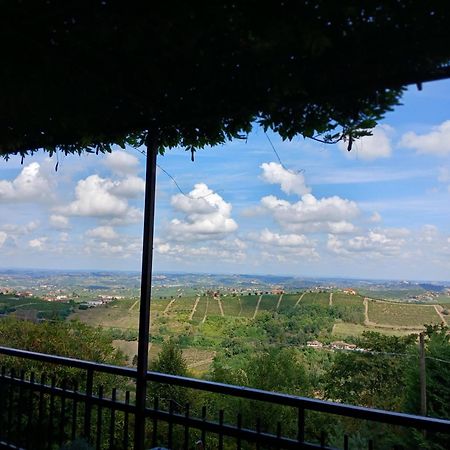 Casa Vacanza Il Colle Del Vento Calosso ภายนอก รูปภาพ