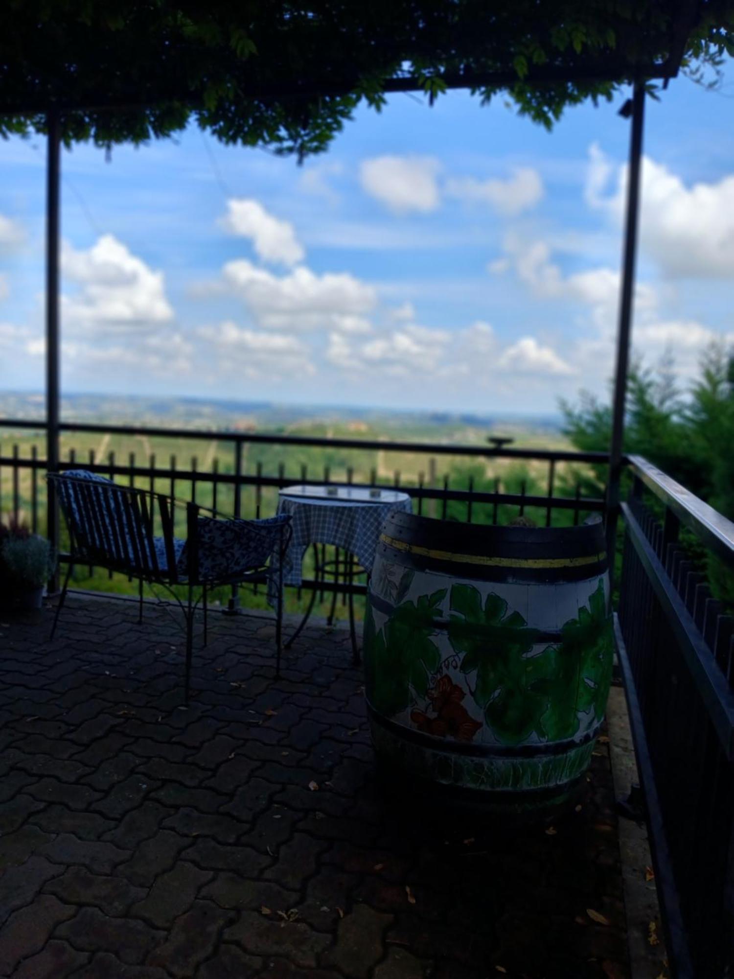 Casa Vacanza Il Colle Del Vento Calosso ภายนอก รูปภาพ