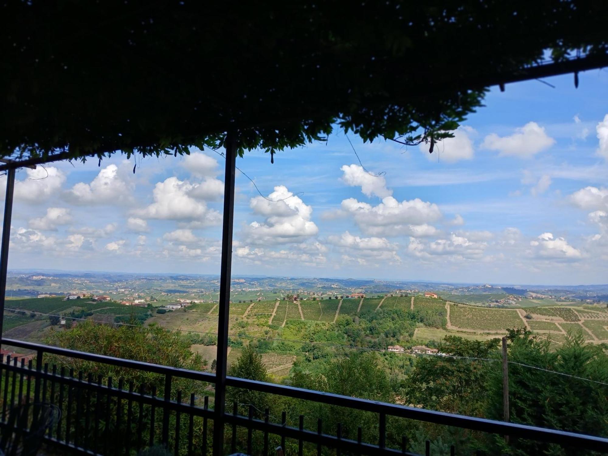 Casa Vacanza Il Colle Del Vento Calosso ภายนอก รูปภาพ