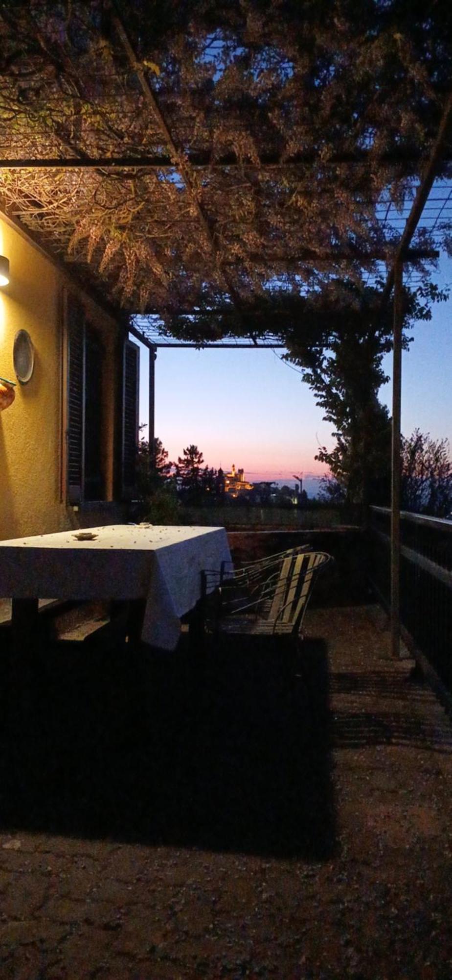 Casa Vacanza Il Colle Del Vento Calosso ภายนอก รูปภาพ
